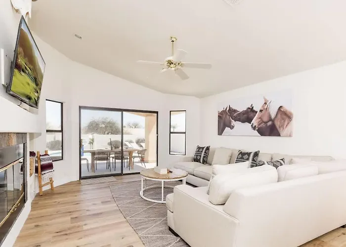 Western Hills-heated Pool-in Holiday home *
