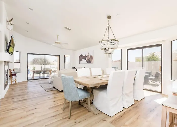 Western Hills-heated Pool-in Holiday home *